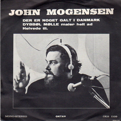 John Mogensen : Der Er Noget Galt I Danmark / Livet Er Kort (7", Single)