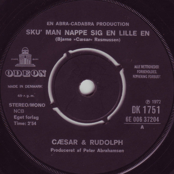 Cæsar Og Rudolph Hansen : Sku' Man Nappe Sig En Lille En / Når Jeg Står Ved En Bar (7", Single)